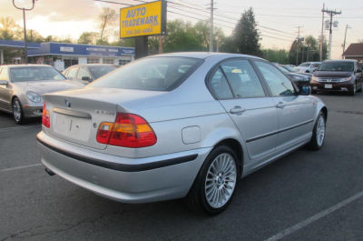 2003 BMW 325  xi