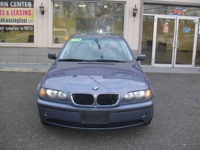 2003 BMW 325  xi