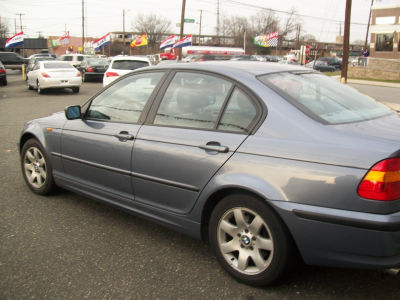 2003 BMW 325  xi