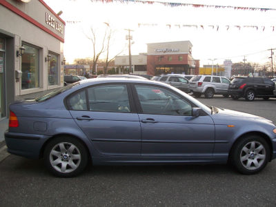 2003 BMW 325  xi