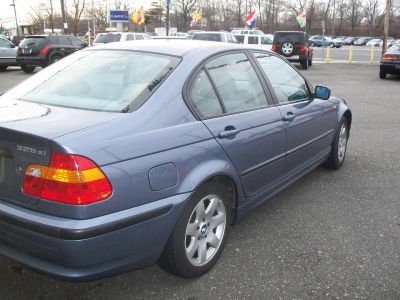 2003 BMW 325  xi