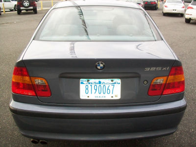 2003 BMW 325  xi