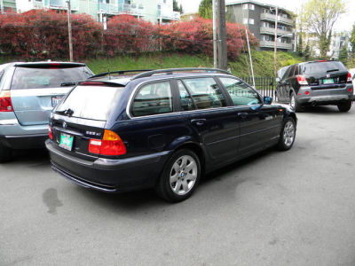 2003 BMW 325  xiT