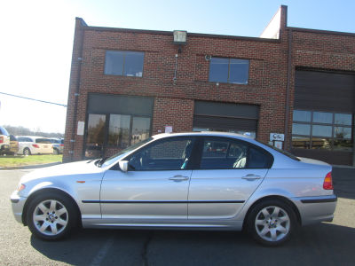 2004 BMW 325  xi