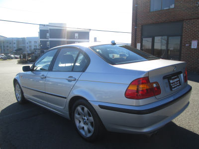 2004 BMW 325  xi
