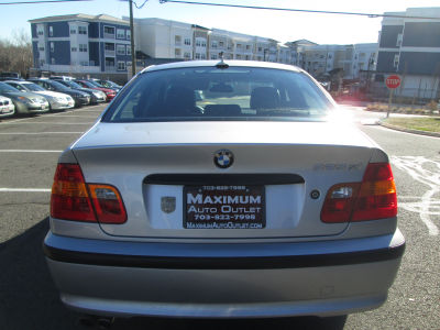 2004 BMW 325  xi