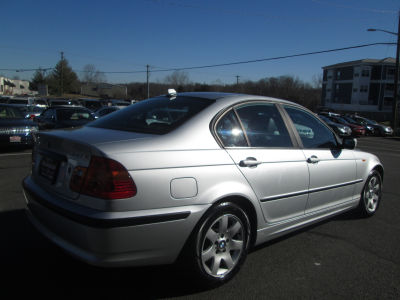 2004 BMW 325  xi