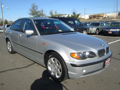 2004 BMW 325  xi