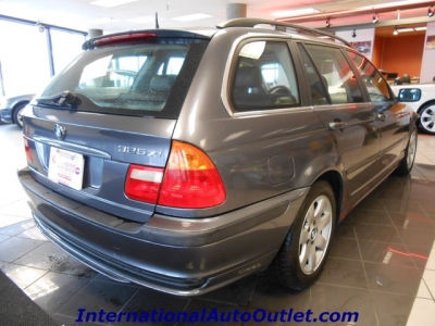 2003 BMW 325  xiT