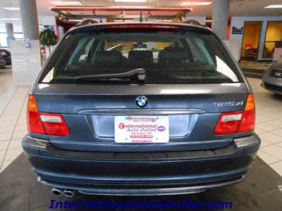 2003 BMW 325  xiT