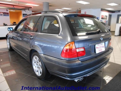 2003 BMW 325  xiT