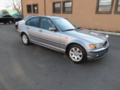 2004 BMW 325  xi