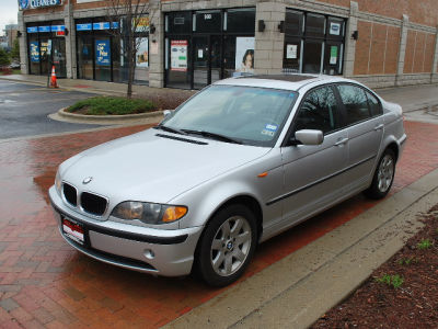 2004 BMW 325  xi
