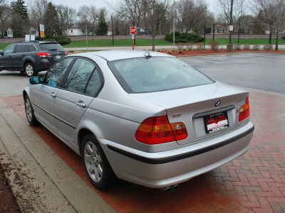 2004 BMW 325  xi