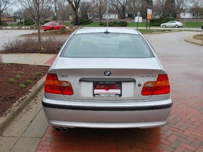 2004 BMW 325  xi