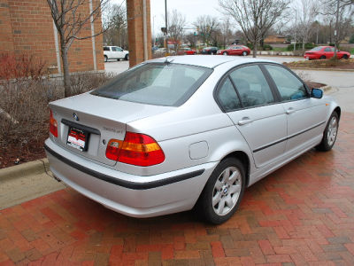 2004 BMW 325  xi