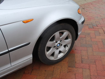 2004 BMW 325  xi