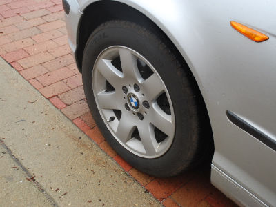 2004 BMW 325  xi