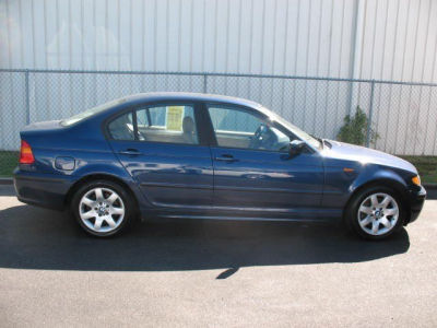 2003 BMW 325  i