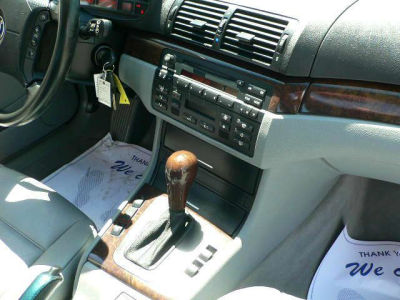 2003 BMW 325 i