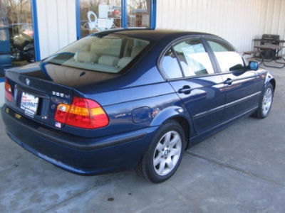 2004 BMW 325  xi