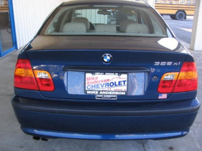 2004 BMW 325  xi