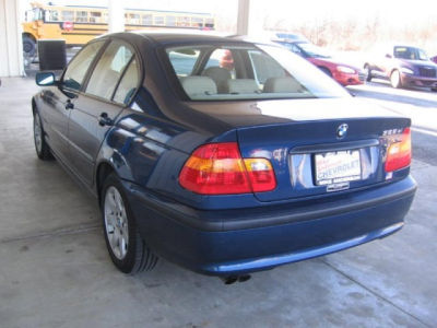 2004 BMW 325  xi