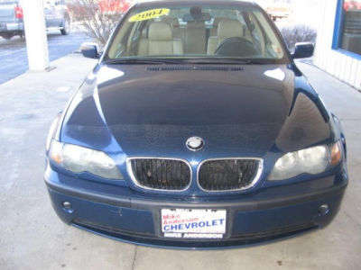 2004 BMW 325  xi