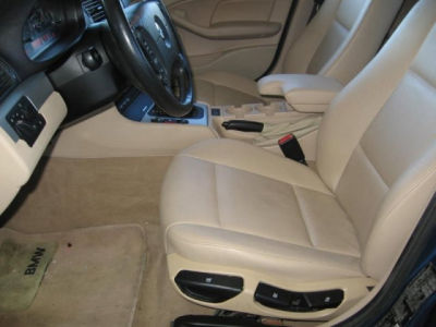 2004 BMW 325  xi