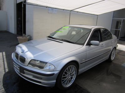2001 BMW 325  i