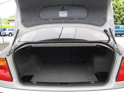 2001 BMW 325  i