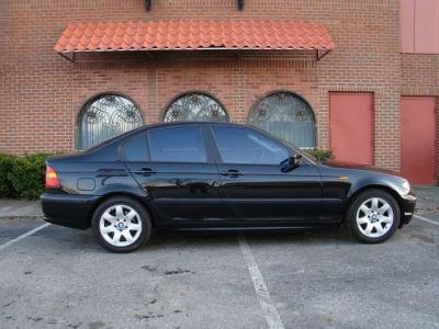 2004 BMW 325  i