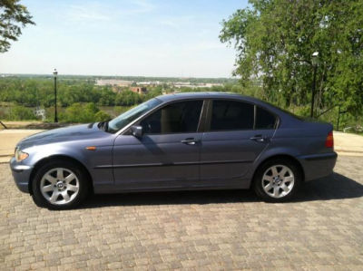 2003 BMW 325  xi