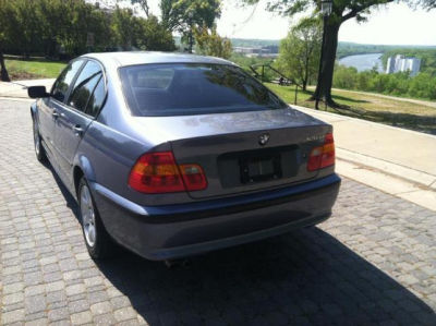 2003 BMW 325  xi