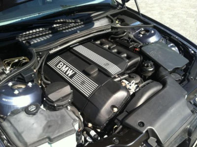 2003 BMW 325  xi