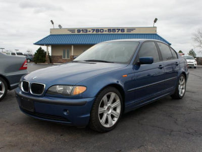 2002 BMW 325  i