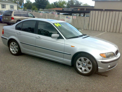 2004 BMW 325  i