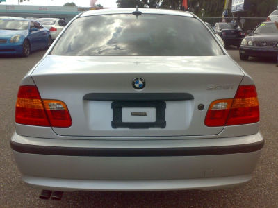 2004 BMW 325  i