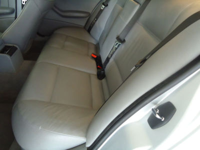 2004 BMW 325  i