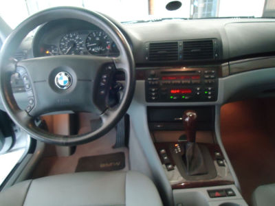 2004 BMW 325  i