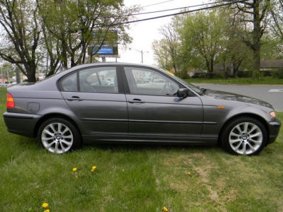 2003 BMW 325  xi