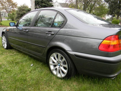 2003 BMW 325  xi