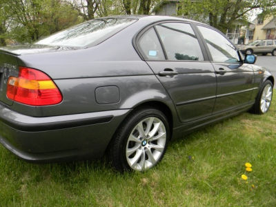 2003 BMW 325  xi