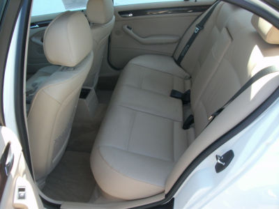 2001 BMW 325  i