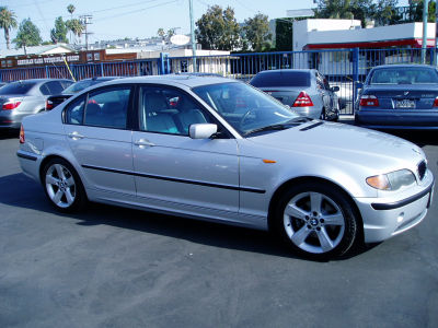 2004 BMW 325  i