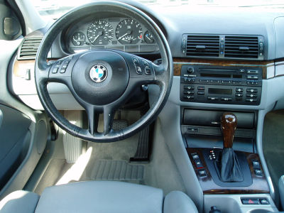 2004 BMW 325  i