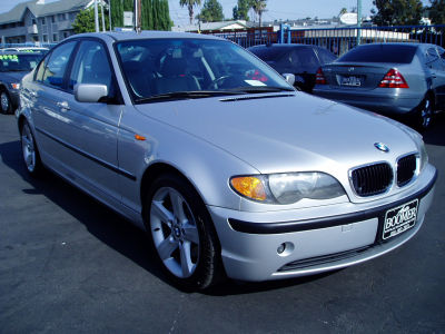 2004 BMW 325  i