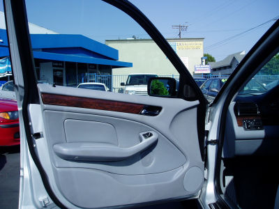 2004 BMW 325  i