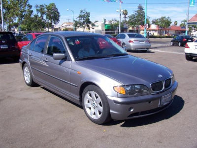 2004 BMW 325  i