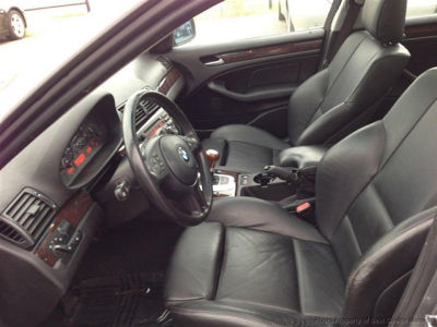 2004 BMW 325  i